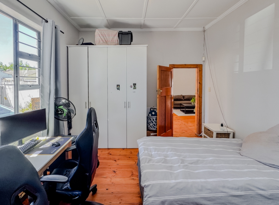 2 Bedroom Property for Sale in Claremont Village Western Cape